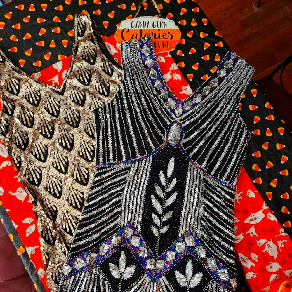 This is a set of two flapper dresses perfect for a Great Gatsby party halloween